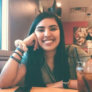 Meet your Posher, Priscila